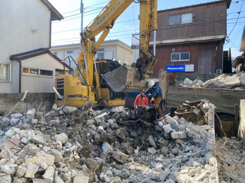東京都武蔵野市吉祥寺東町のコンクリートブロック造2階建解体工事 施工事例コンクリートブロック造2階住宅、重機による解体工事