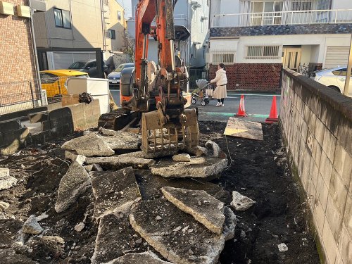 神奈川県横浜市鶴見区 駐車場解体工事 施工事例駐車場のアスファルト撤去工事