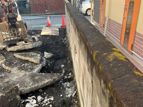 神奈川県横浜市鶴見区 駐車場解体工事 施工事例駐車場の外周ブロック撤去工事