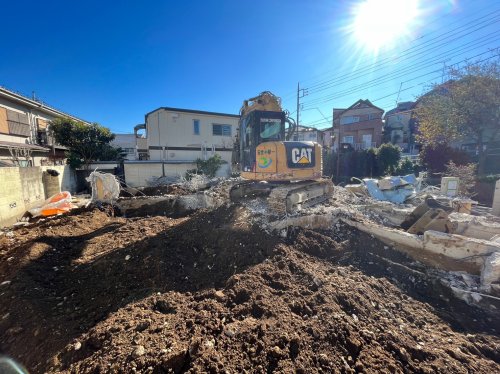 東京都三鷹市中原 鉄筋コンクリート解体工事 施工事例重機による鉄筋コンクリート造2階建の基礎撤去工事