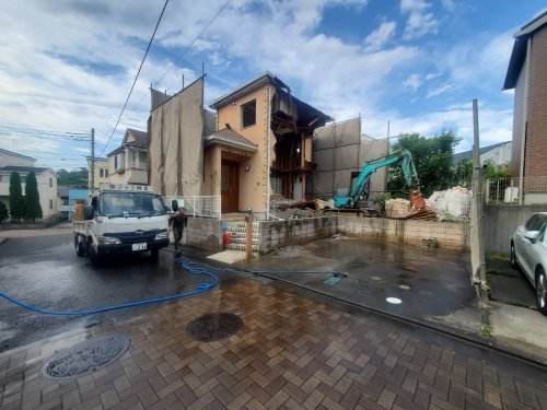 東京都八王子市柚木 木造二階建て解体工事 施行事例重機による木造二階建の解体工事