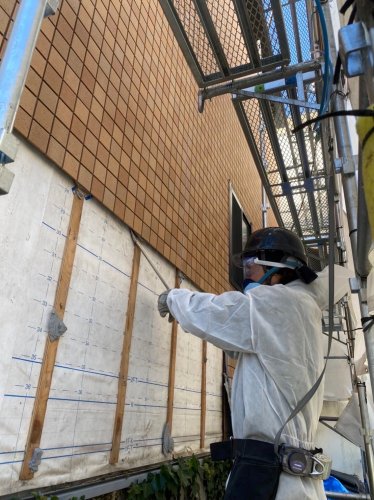 埼玉県さいたま市中央区上落合 外壁タイル剥がし 施行事例手作業による外壁タイル剥がし