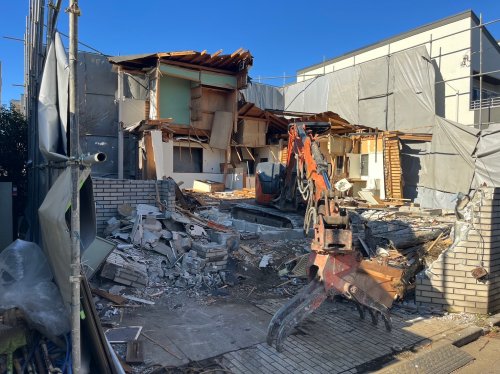 東京都練馬区石神井町 木造2階建解体工事 施行事例重機による木造2階建の解体工事