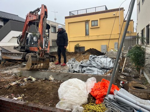 東京都練馬区石神井町 木造2階建解体工事 施行事例重機によるコンクリート基礎と外構の撤去工事