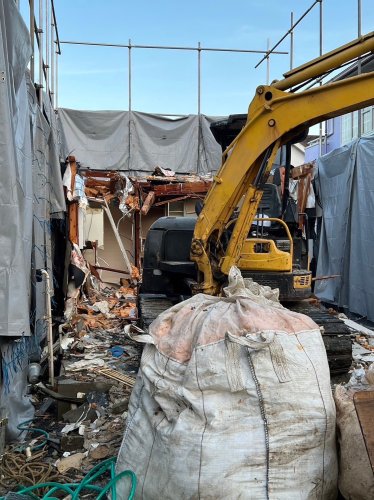 東京都町田市小川 木造住宅二階建て解体工事 施行事例重機による木造住宅二階建て解体工事