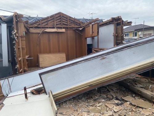 神奈川県伊勢原市高森台 木造解体工事 施工事例重機による木造二階建て解体工事