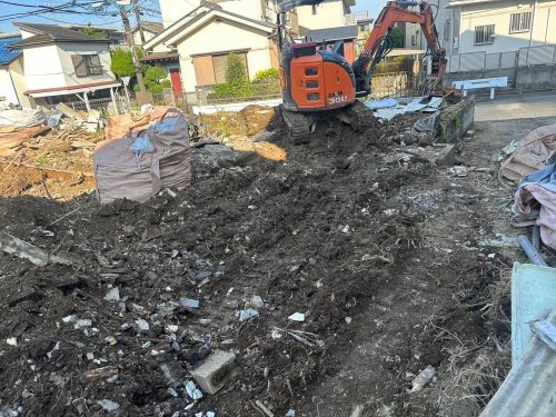 神奈川県伊勢原市高森台 木造解体工事 施工事例重機による外構解体工事