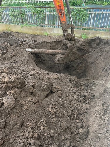 埼玉県新座市 解体工事 施工事例重機による地中杭の解体工事