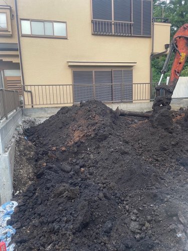 埼玉県新座市 解体工事 施工事例地中杭の解体工事後の整地